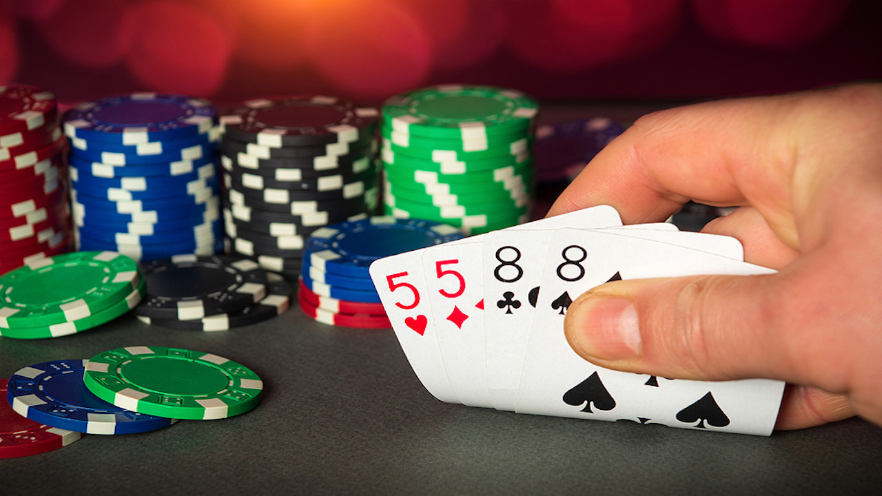 Don’t play poker: Be transparent with job seekers | TLNT